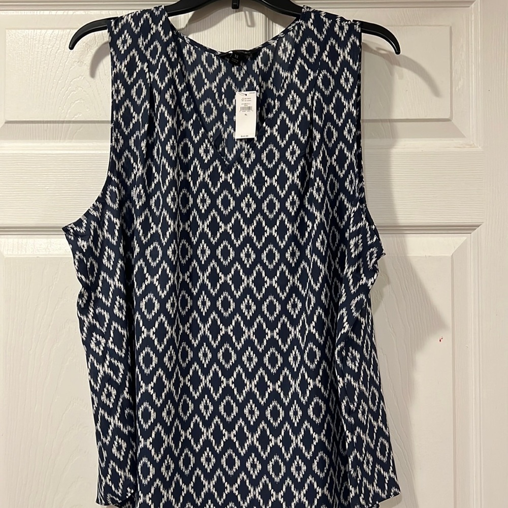 Brand new women’s top in the size XL